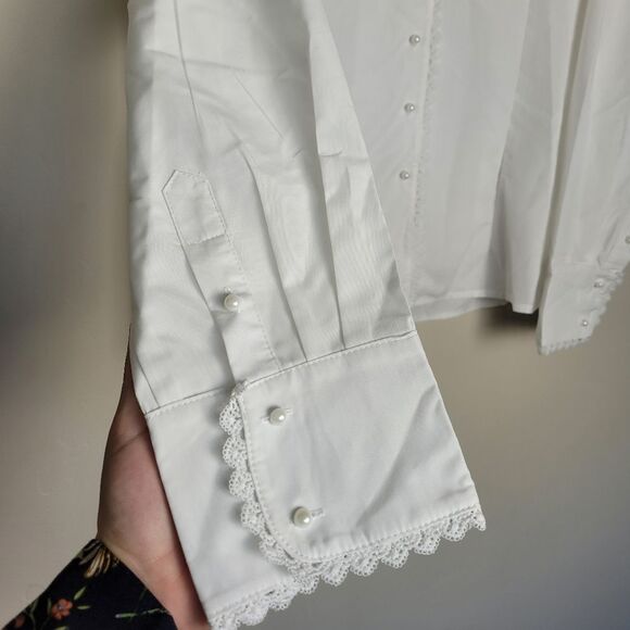 White Collarless Blouse Lace Pearl Button English Countryside Pioneer Victorian - Picture 7 of 7